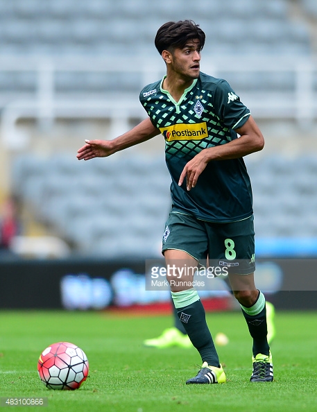 Mo Dahoud aproveitou as chances e assegurou a vaga de titular no meio-campo